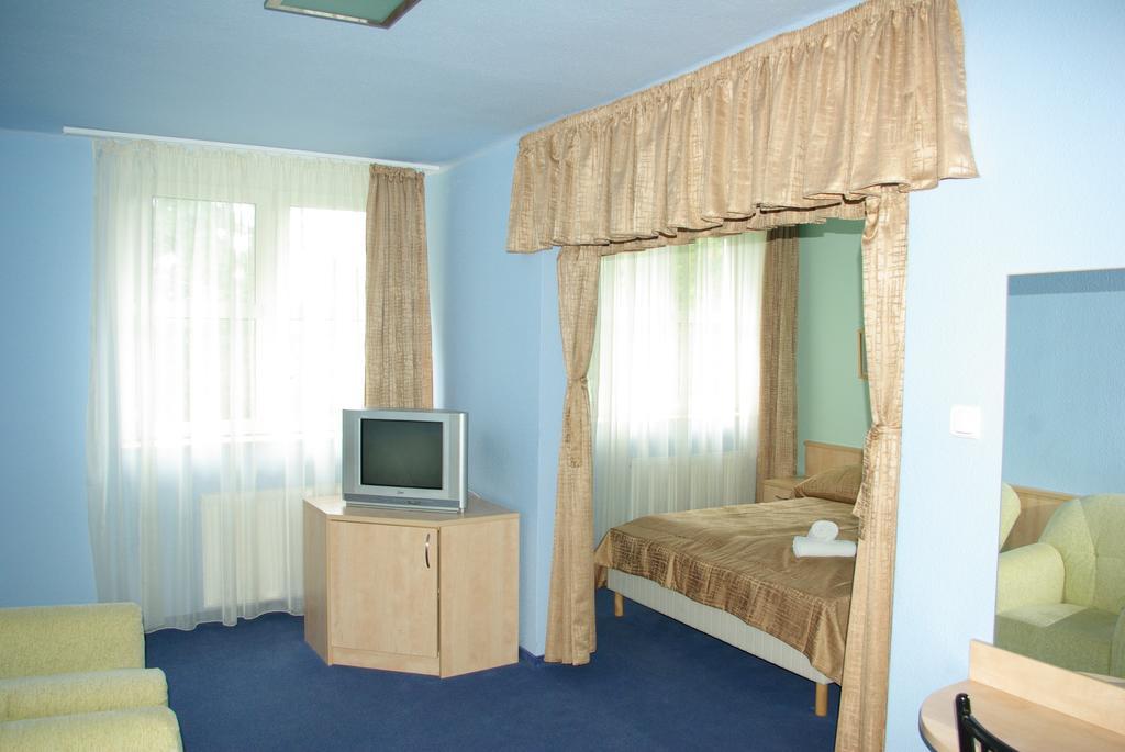 Salgo Hotel Salgótarján Chambre photo